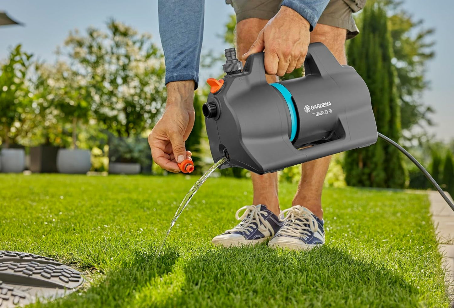 Set silențios pentru pompă de grădină Gardena 4100: Pompă de irigații foarte silențioasă și inovatoare, cu racord de aspirație de 3,5 m și furtun Classic de 20 m, debit 4100 l/h, motor de 550 W, impermeabilă, economică (9051-20)