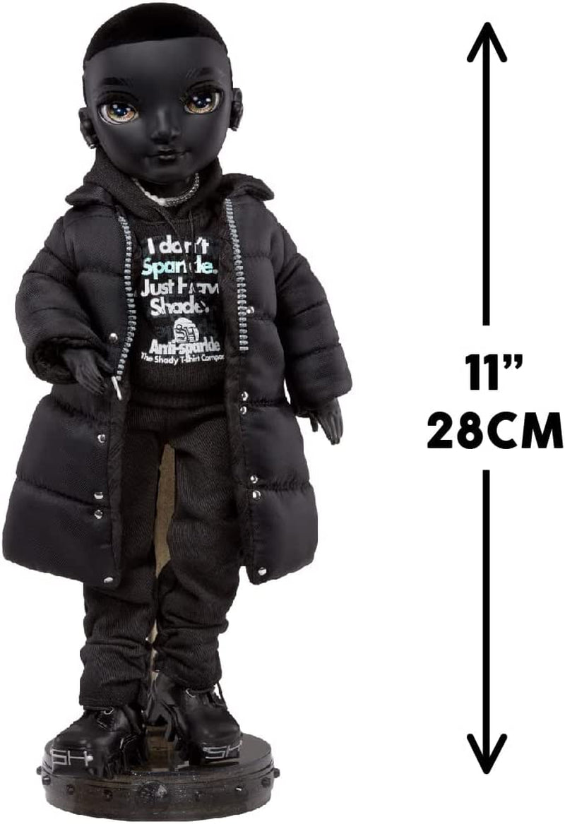 Rainbow High Shadow High - REXX McQueen - Păpușă neagră la modă cu ținută la modă și peste 10 accesorii de joacă colorate - Ideală pentru colecționari și copii cu vârsta cuprinsă între 4 și 12 ani