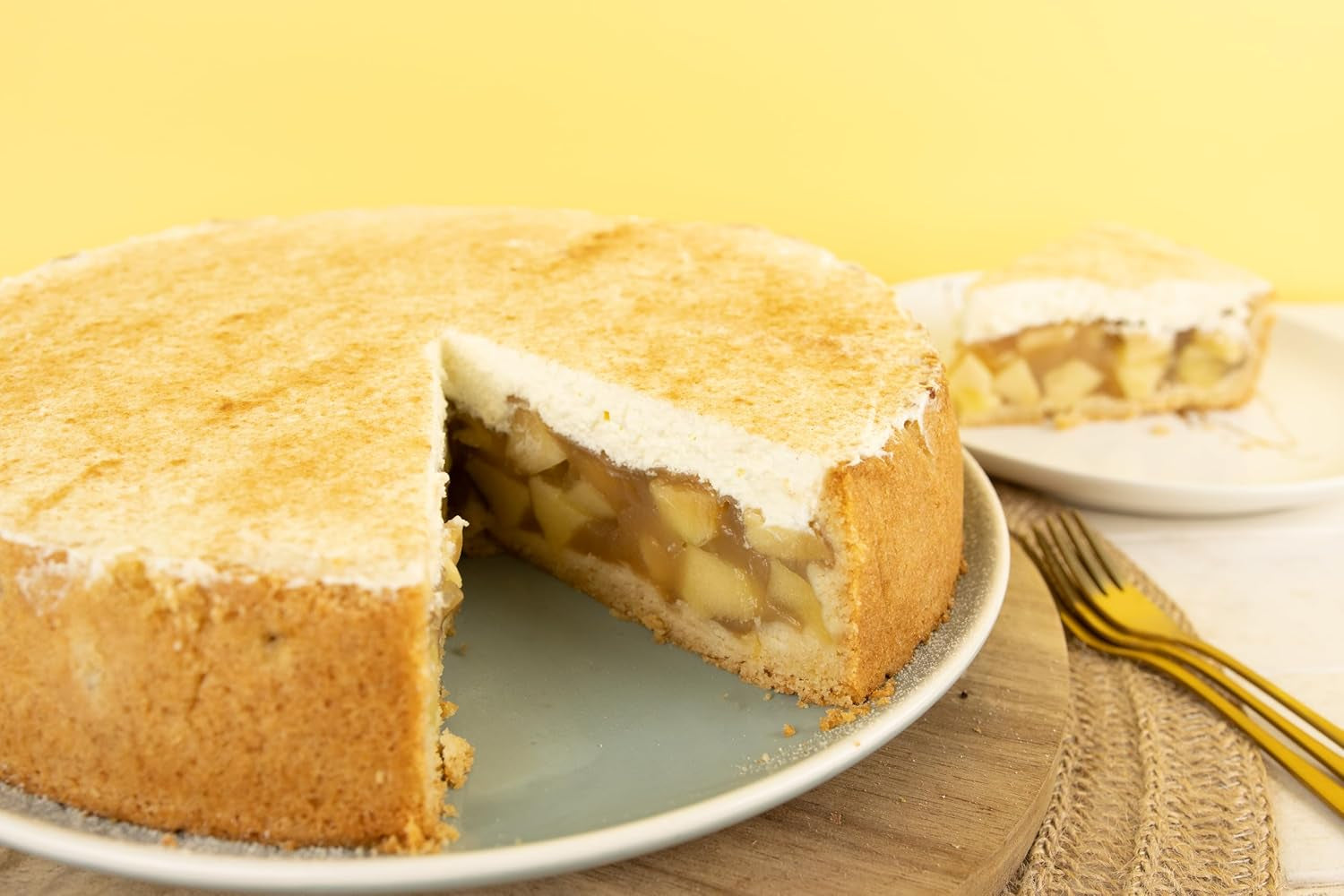 RUF Apfeltorte, Backmischung Für Eine Apfel-Torte Mit Sahne-Creme Und Zimt-Zucker, Apfel-Zimt-Torte, Vegan Naty Shop