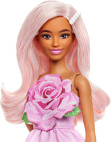 Păpușa Barbie Fashionistas nr. 238 cu păr roz pastel, rochie fără bretele cu corsaj roz, agrafă de păr cu perle și pantofi cu toc înalt și barete, HYT94