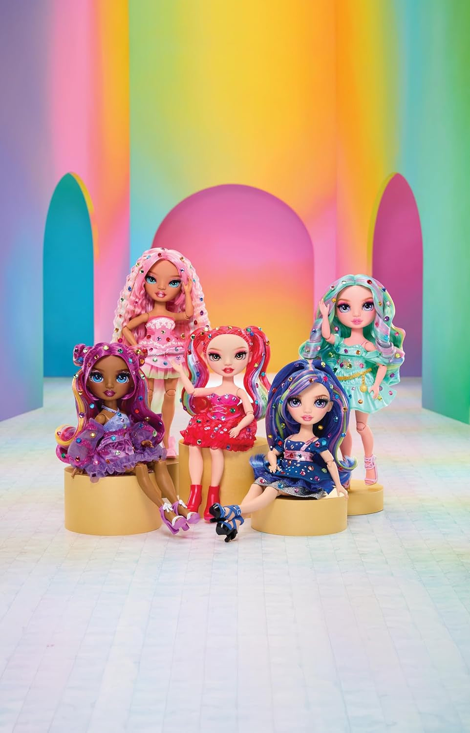 Rainbow High Be Dazzling – Adeline Rose – Păpușă la modă roz, 28 cm, cu unealtă de decorat, pietre prețioase strălucitoare și accesorii de styling