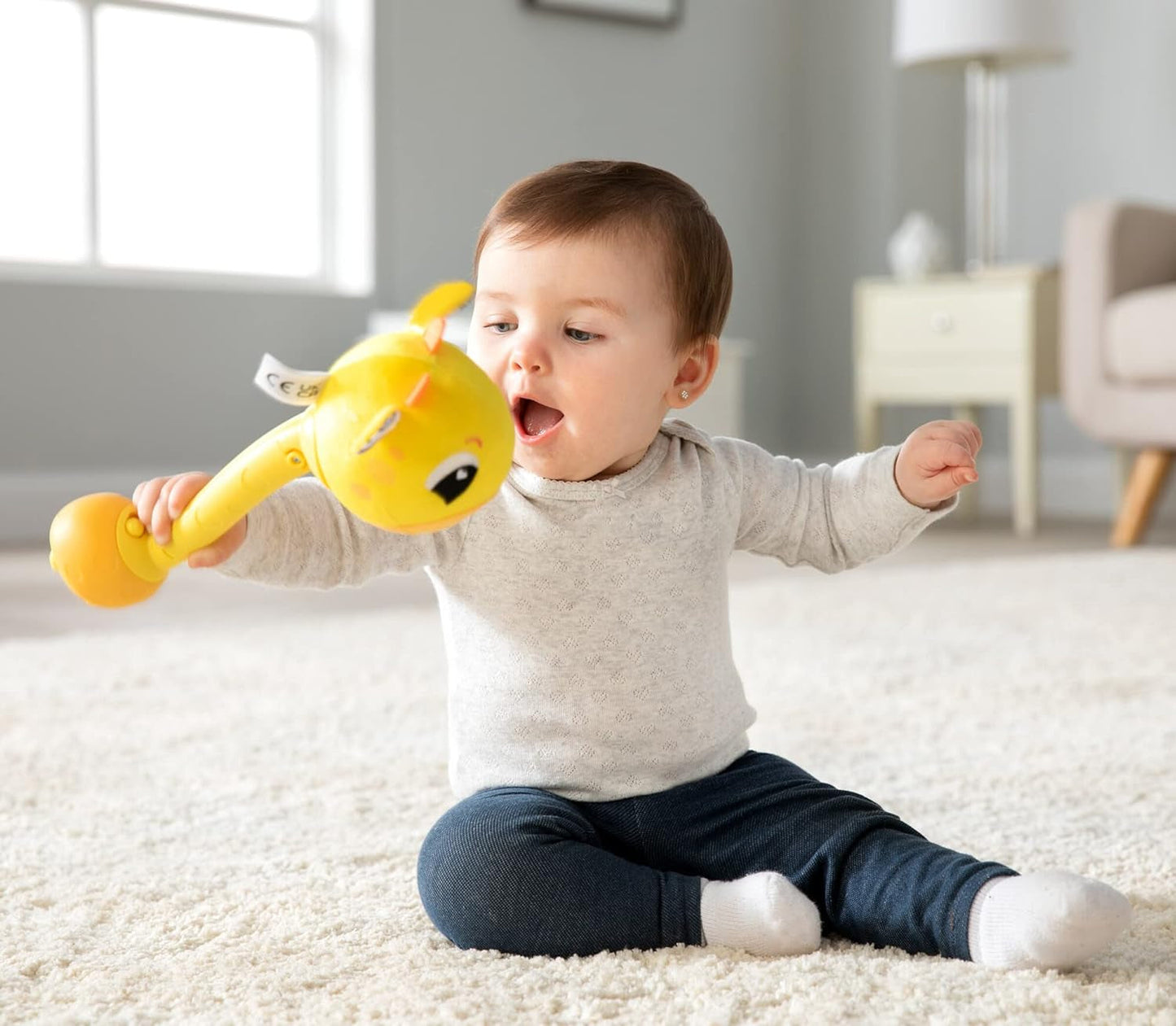 Lamaze L27471 Girafă nebună, jucărie pentru nou-născuți, jucărie senzorială pentru bebeluși cu culori, cadou pentru noii părinți, jucărie de dezvoltare pentru băieți și fete de la vârsta de 12 luni Jucarii Bebe Naty Shop
