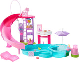 Set de joacă Barbie Dream Pool cu șase zone de joacă, inclusiv un tobogan și un jacuzzi, plus peste 20 de accesorii, cum ar fi un animal de companie, inele de înot și multe altele, JKG83