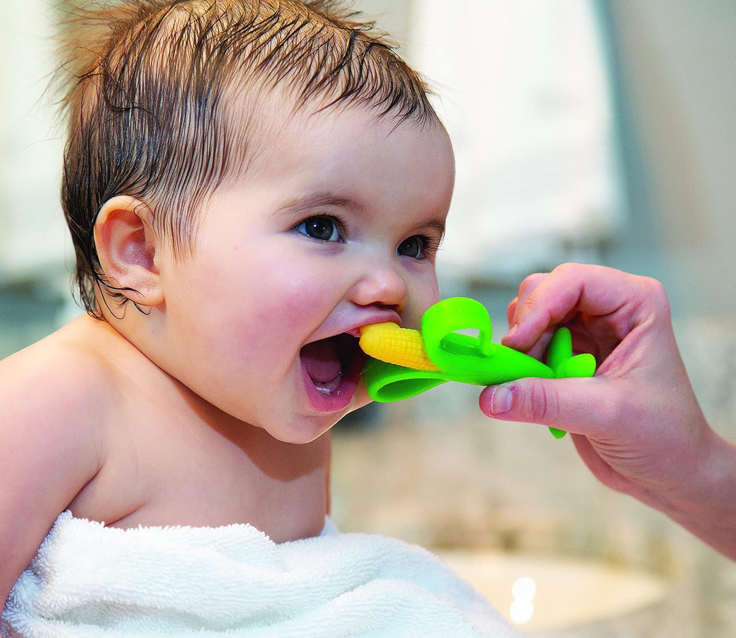 Nuby - Ajutor pentru dentiție în formă de știulete de porumb - 3M+, Multicolor