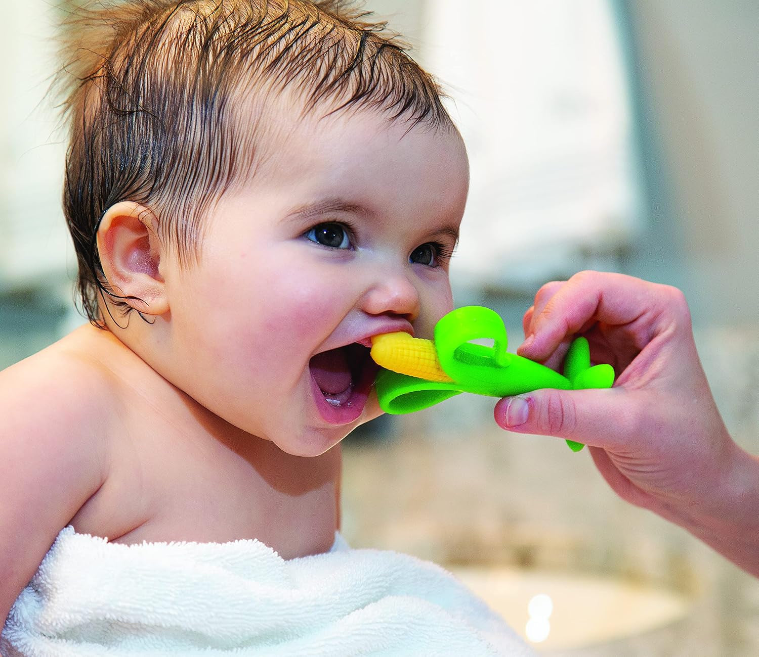 Nuby - Ajutor pentru dentiție în formă de știulete de porumb - 3M+, Multicolor