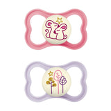 Suzete MAM Air din silicon, pachet de 2, design extra ușor și aerisit, suzetă pentru bebeluși prietenoasă cu dinții, fabricată din silicon special MAM SkinSoft, cu cutie pentru suzetă, 6-16 luni, Ursuleț/Rinocer