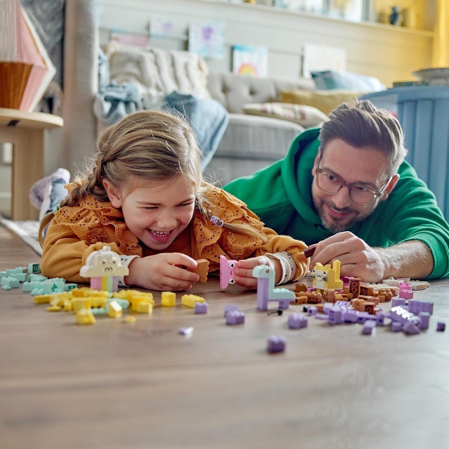 LEGO 11028 Classic Pastel Creative Building Set Brick Box, jucărie de construcție pentru fete și băieți cu vârsta de peste 5 ani Cu modele; înghețată, dinozaur, pisică și multe altele Seturi de constructie Besuche den LEGO-Store