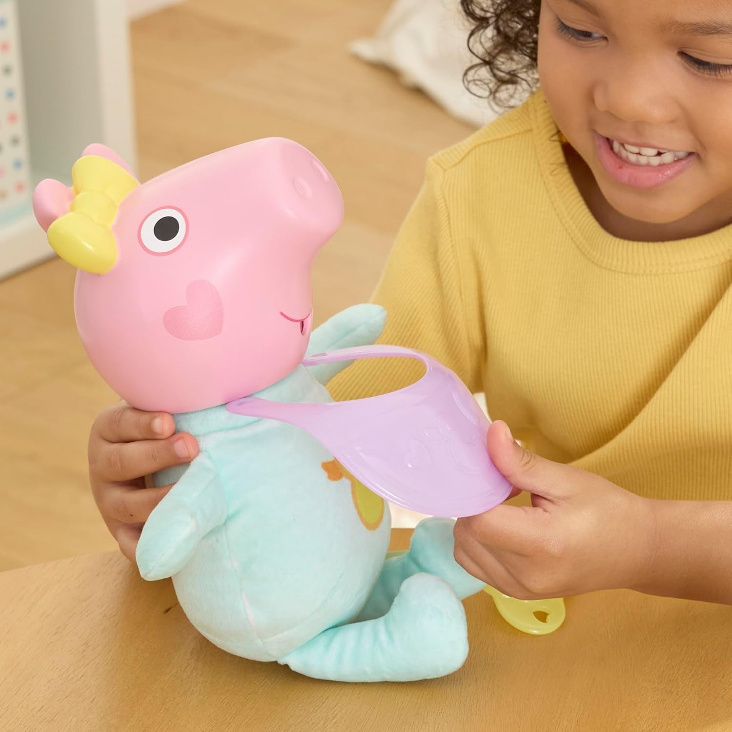 Peppa Pig Păpușa Interactivă Evie, 28 cm, cu 20 de sunete și multe funcții, set de jucării pentru copii de la 3 ani în sus
