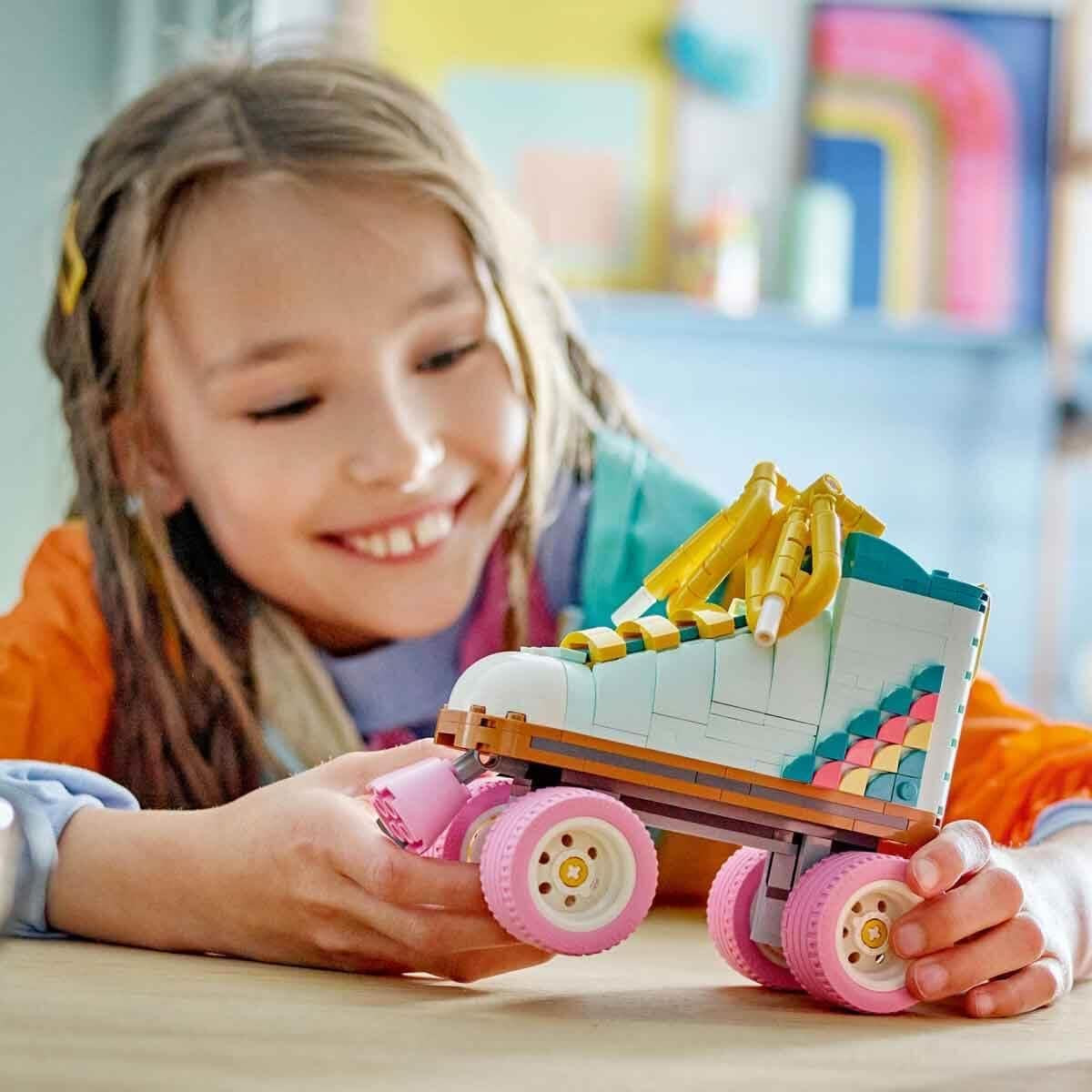 Jucărie LEGO Creator 3In1 Roller Skate pentru fete și băieți cu Mini Skateboard și Boombox, decor retro pentru dormitor, cadou de ziua de naștere pentru copii de la 8 ani 31148 Seturi de constructie Besuche den LEGO-Store