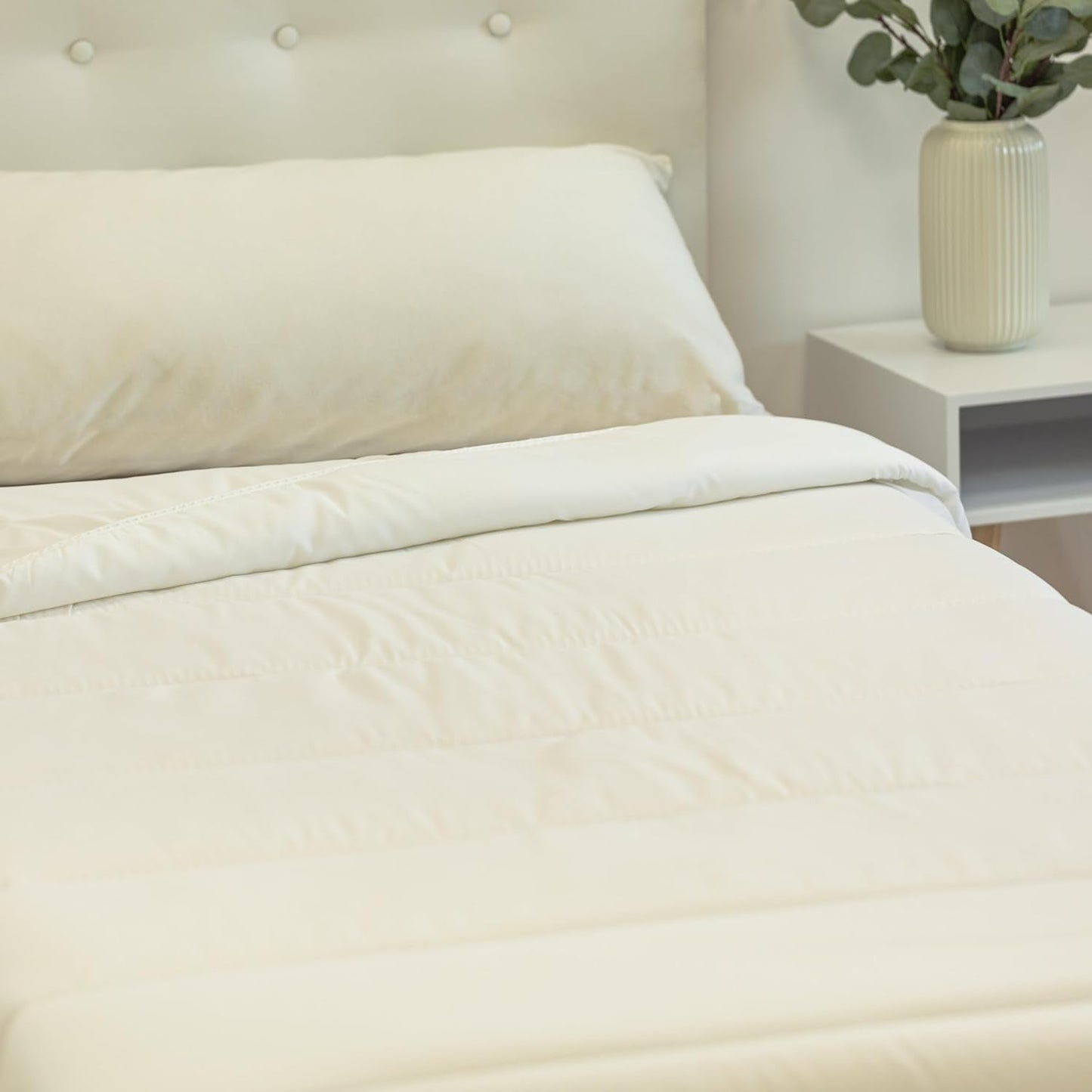 Plapuma TRAMAS+ 200 Gr/M² pentru paturi din fibre goale siliconizate - 150X220 Cm - Certificată Oeko Tex - Albă, moale, caldă, minimalistă - Pat 90 Cm Plapumi si pilote Naty Shop