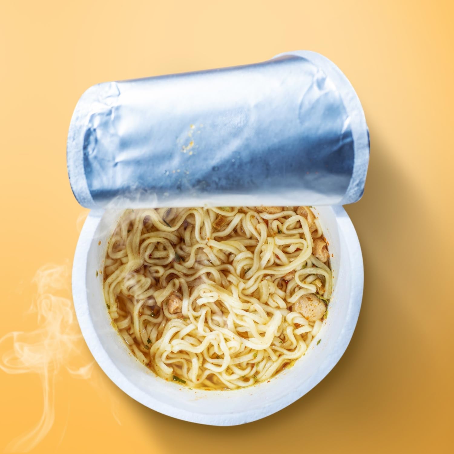MAMA - Tăiței instant cu carne de vită în cupe - Pachet multiplu (8 x 70 g)