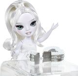 Păpușă Rainbow High Shadow High Girl's Night – Natasha Zima – Păpușă la modă de 28 cm în nuanțe de gri, păr alb și ținută argintie cu accesorii și pieptene – Pentru colecționari și copii cu vârsta de 6 ani și peste