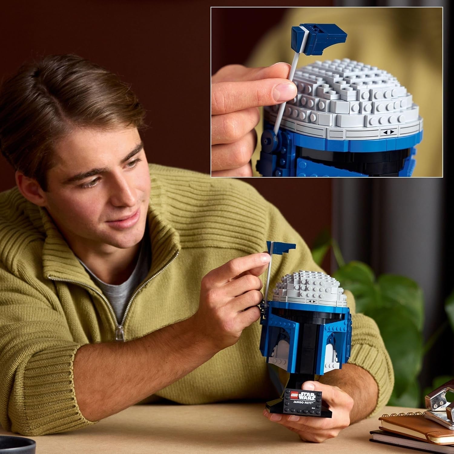 LEGO Star Wars 75408 Jango Fett Helmet - Set de construcție Mandalorian pentru adulți - Model cu suport, plăcuță de identificare și antenă reglabilă - Cadou pentru fanii Atacului clonelor Seturi de constructie Besuche den LEGO-Store