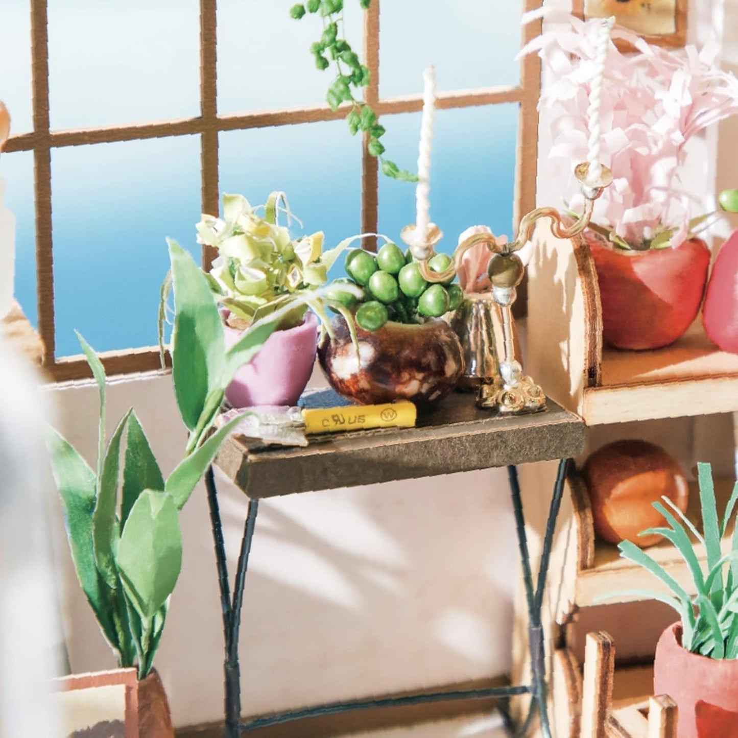 Robotime DG145 Rolife Emily's Flower Shop Miniature Doll's House Fabricat din lemn, metal, tesatura si carton, Dimensiuni: 22 X 15 X 17 Cm, Casute de papusi Naty Shop