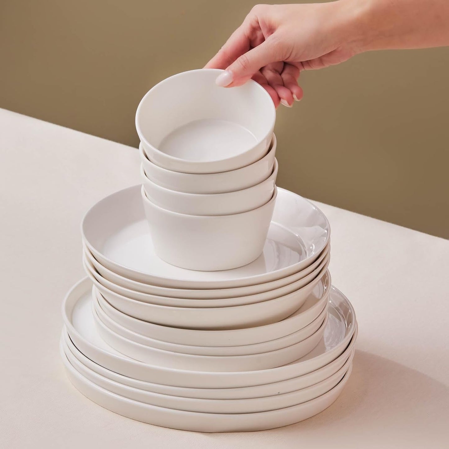 Set de veselă Karaca Stream Bone Bomo pentru 12 persoane, set elegant de farfurii pătrate, veselă elegantă din porțelan alb