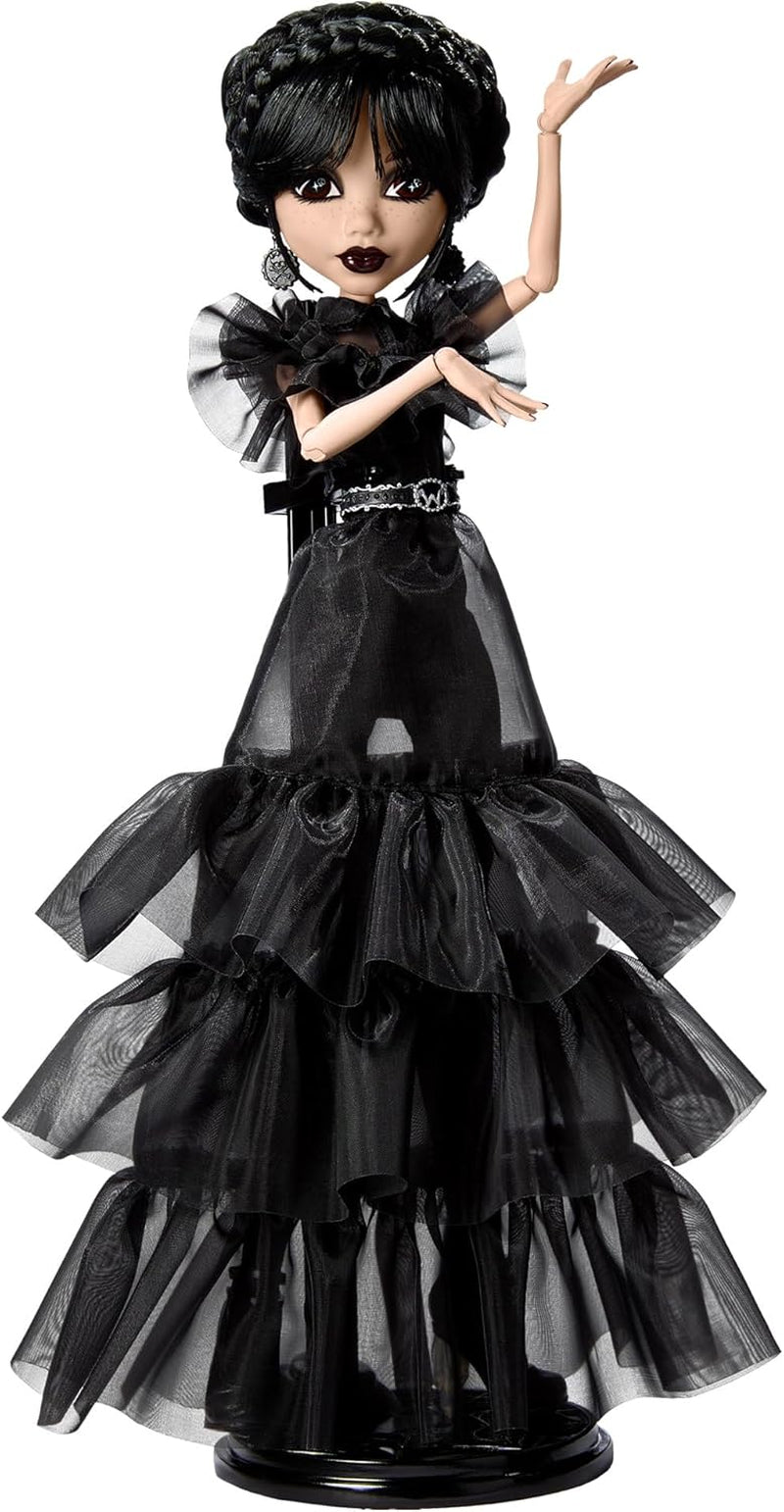 Păpușă Monster High Wednesday, figurină de colecție Rave'N Wednesday în rochie gotică neagră, inspirată de scena de dans, accesorii premium și suport pentru păpușă, HXJ03 Papusi Naty Shop Titlu implicit