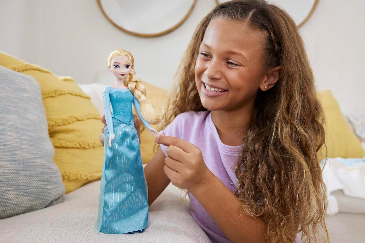 Mattel Disney The Ice Queen Elsa Doll, The Ice Queen Doll, păr blond pieptănat, mobilă, pantofi detașabili, cadouri Disney, jucării de la 3 ani, HLW47 Papusi Naty Shop