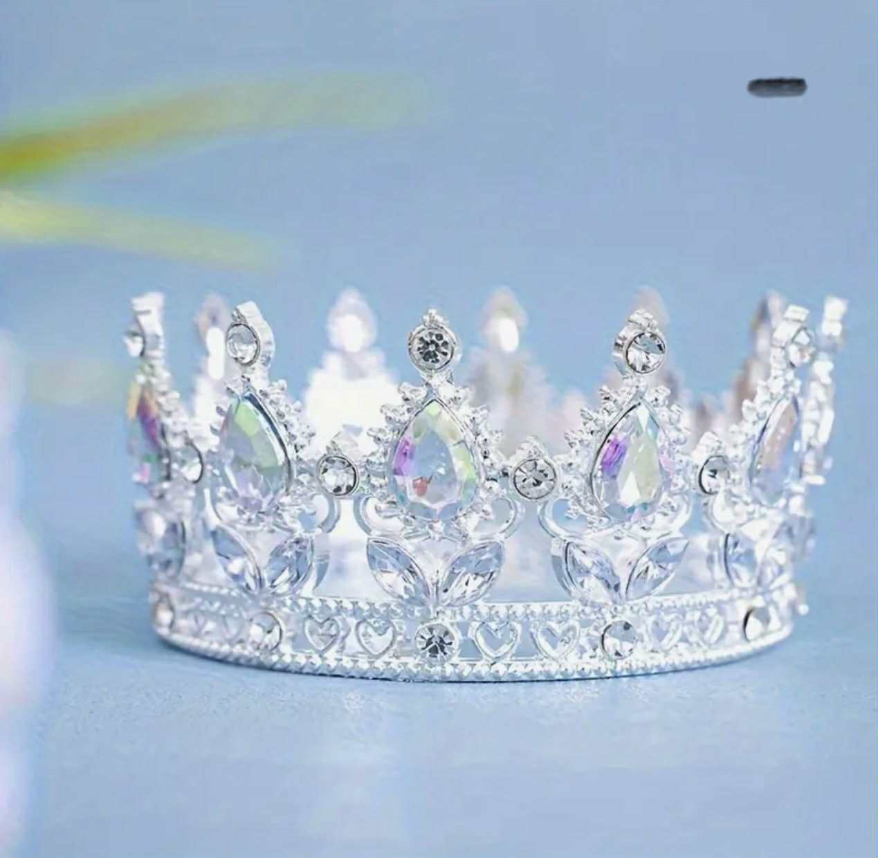 Regal Coronita Argintie Din Metal Cu Pietre - Decor Elegant Pentru Torturi La Nunti Botezuri Si Evenimente