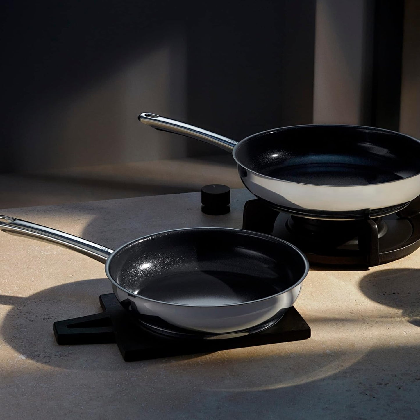 WMF Devil set tigai 2 piese, tigai cu inducție 24, 28 cm, Cromargan din oțel inoxidabil, acoperire ceramică, rezistent la cuptor Oale si Tigai Naty Shop
