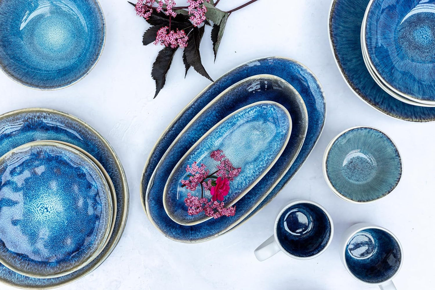 MÄSER 934092 Seria Frozen, Set de veselă ceramică pentru 4 persoane, Serviciu combinat cu 16 piese cu forme organice, Serviciu cu pete albastre, Gresie, Albastru închis