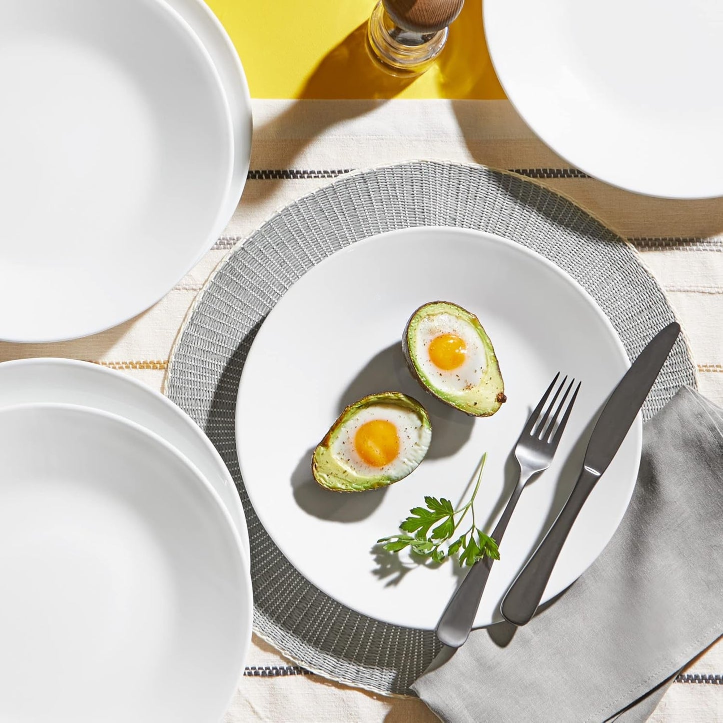 Set de veselă Winter Frost pentru 4 persoane, 12 piese, veselă premium din sticlă Vitrelle™ ultra-durabilă, se poate spăla în mașina de spălat vase, poate fi folosit la cuptorul cu microunde și la cuptorul cu microunde, design festiv de iarnă