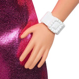 Păpușa Barbie Fashionistas nr. 230 cu păr blond, rochie mini metalică roz cu decupaj în formă de inimă, brățară albă și tocuri înalte, HYT88