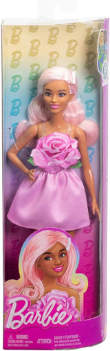 Păpușa Barbie Fashionistas nr. 238 cu păr roz pastel, rochie fără bretele cu corsaj roz, agrafă de păr cu perle și pantofi cu toc înalt și barete, HYT94