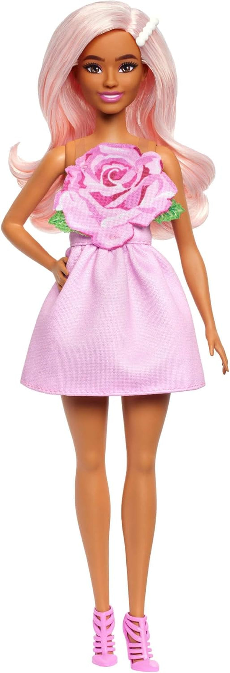 Păpușa Barbie Fashionistas nr. 238 cu păr roz pastel, rochie fără bretele cu corsaj roz, agrafă de păr cu perle și pantofi cu toc înalt și barete, HYT94