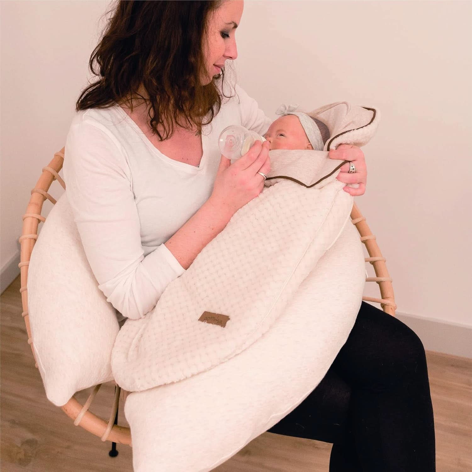 Pernă de alăptare multifuncțională, 4 în 1, Soft Nova, bej, pernă unică: 202 cm, fotoliu, 40 X 75 X 22 cm Accesorii Hrana si Alaptare Bebe Naty Shop