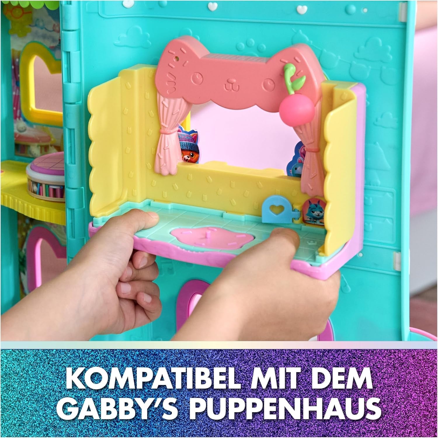 DREAMWORKS CASA DE PĂPȘI A LUI GABBY: FILMUL - Portal Room „Bucătăria cu stropi de zahăr a lui Kuchi” cu figurină și accesorii, pentru copii cu vârsta de 3 ani și peste