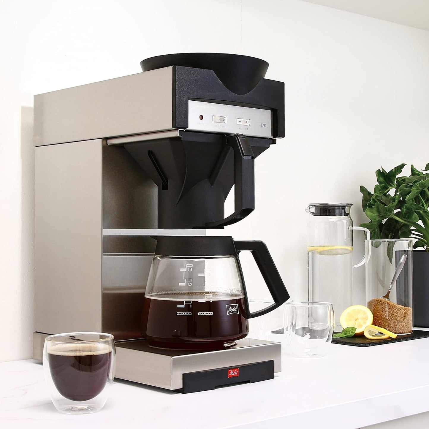Espressor profesional cu filtru 170 M, cu spațiu de depozitare pentru carafă de sticlă
