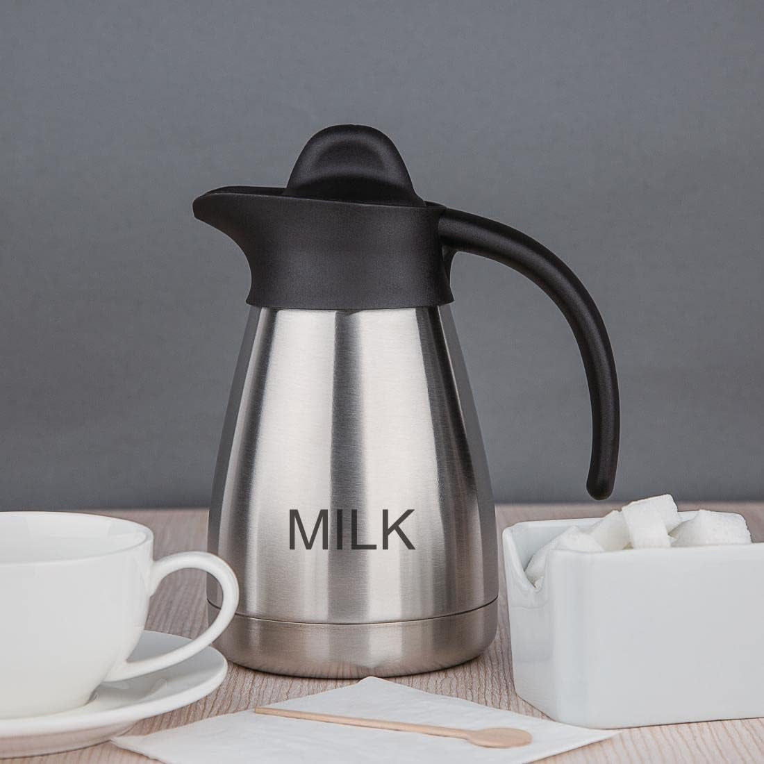 Cană de lapte vidată Olympia cu capac cu filet, 500 ml/17 oz, oțel inoxidabil cu capac negru, imprimeu cu lapte pe lateral, stații de bufet pentru ceai și cafea, CL371