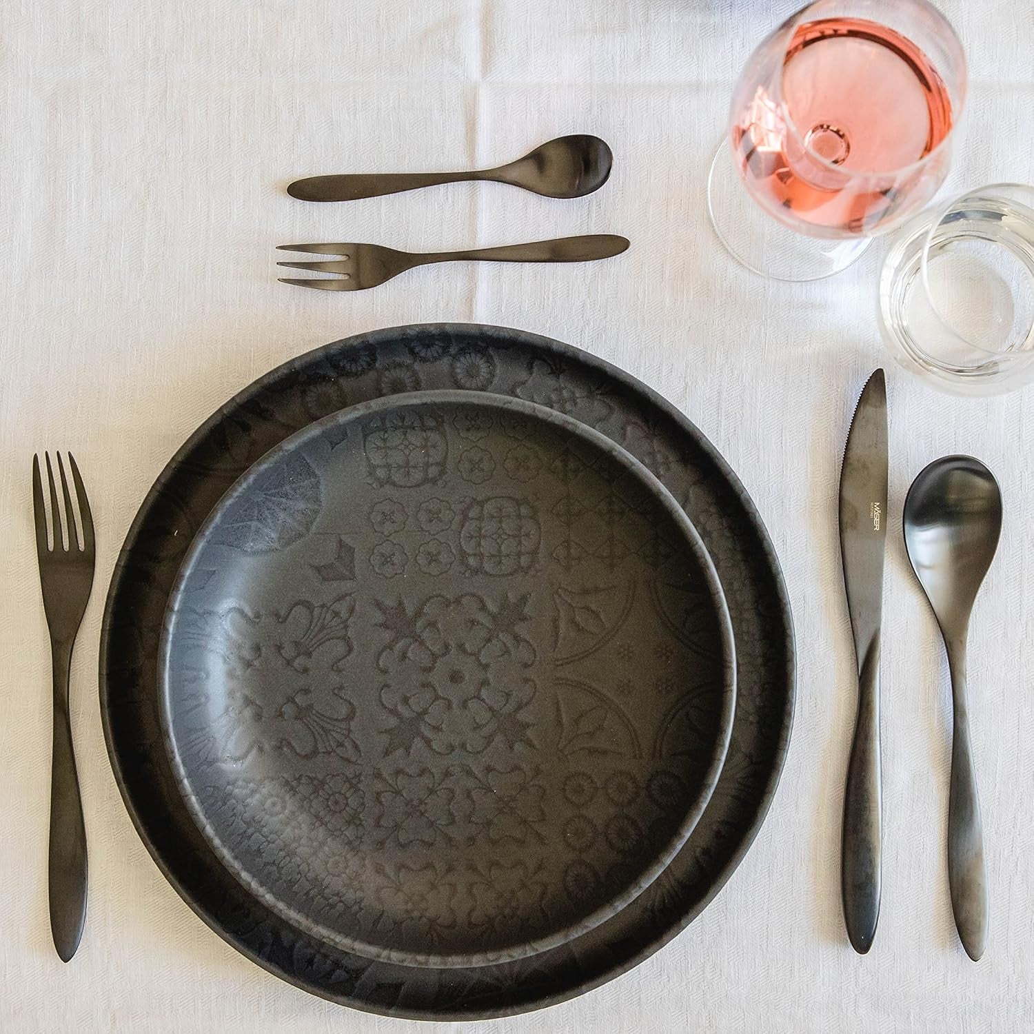 MÄSER 934064 Set de veselă vintage modern pentru 2 persoane, design maur cu glazură mată, serviciu de cină cu 8 piese, farfurii și boluri din ceramică de înaltă calitate, gresie, negru