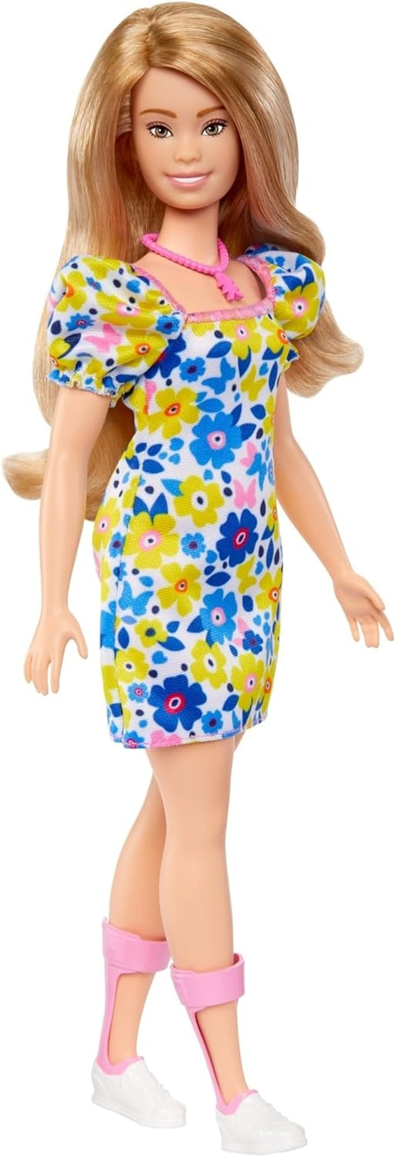 Barbie Fashionistas - Păpușă dezvoltată împreună cu Societatea Națională pentru Sindromul Down, păr blond și ținută modernă cu rochie florală și pantofi sport albi, pentru copii cu vârsta de 3 ani și peste, HJT05