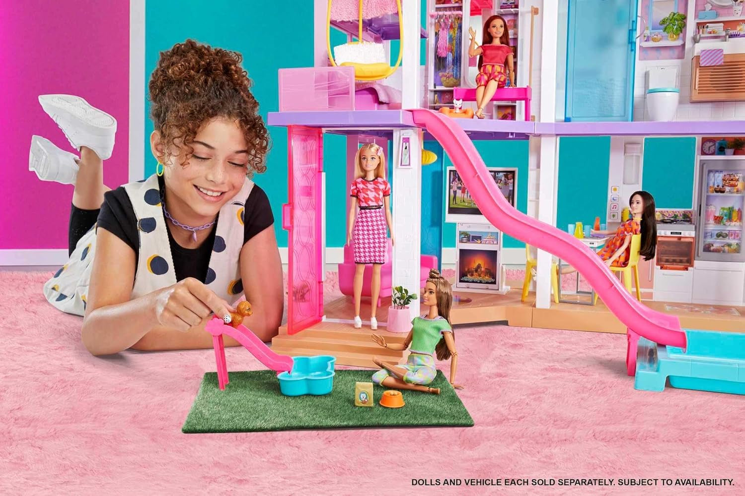 Casă de vis Barbie (114 cm), casă de păpuși cu 3 etaje, piscină, tobogan, lift pentru scaun cu rotile, 75 de accesorii, păpuși, potrivită ca și cadou pentru copii cu vârsta de 3 ani și peste, GRG93