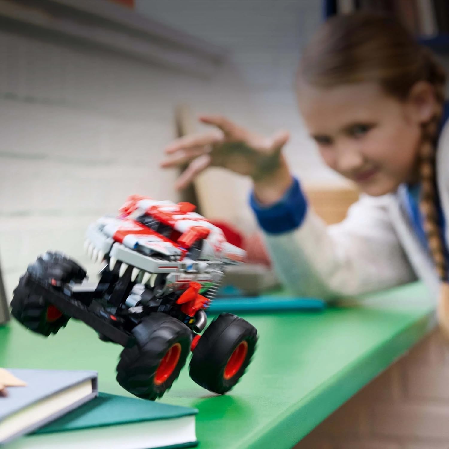 LEGO Technic Monster Jam Thunderroarus, camion monstru de jucărie cu funcție de retragere, jucărie de construcție pentru copii, cadou pentru băieți și fete cu vârsta de 7+ 42200 Seturi de constructie Besuche den LEGO-Store