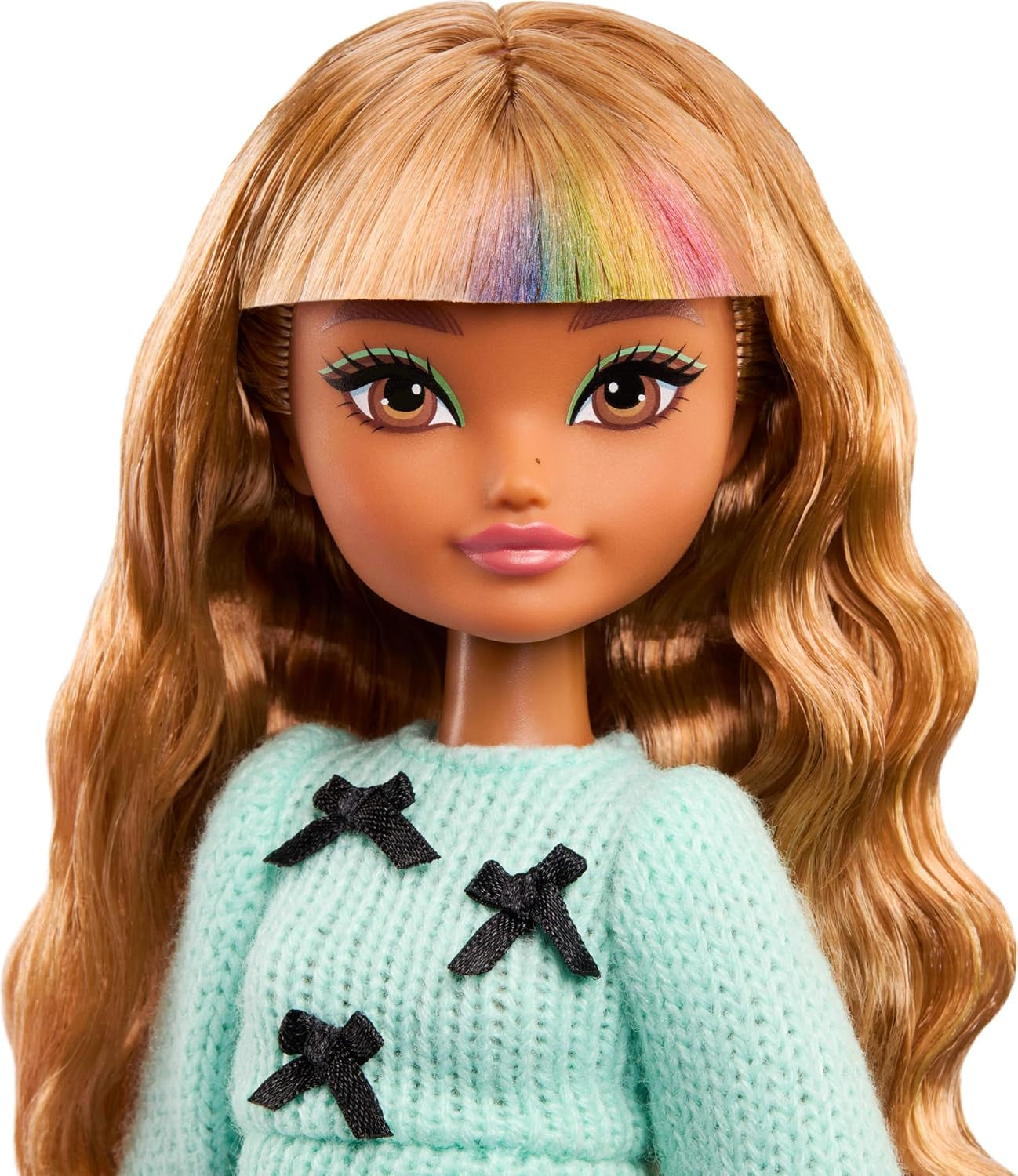Păpușa Barbie Dream Besties și accesorii, Păpușa la modă Zia articulată cu aranjamente detașabile și păr șaten ondulat, 7 piese cu păr și lună, JGG36