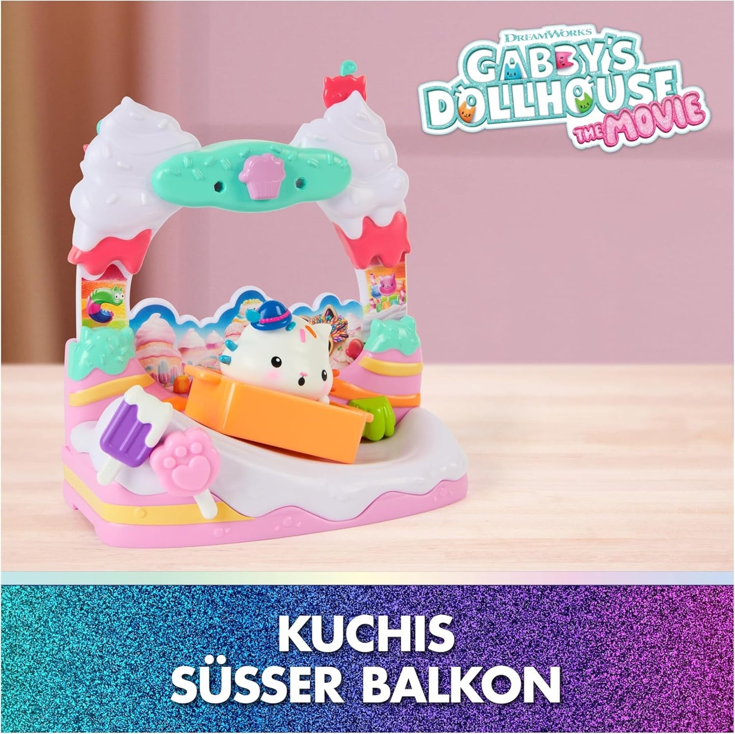DREAMWORKS CASA DE PĂPUSI A LUI GABBY: FILMUL - „Balconul dulce al lui Kuchi”, set de joacă cu figurină și accesorii pentru casă de păpuși pentru copii cu vârsta de 3 ani și peste