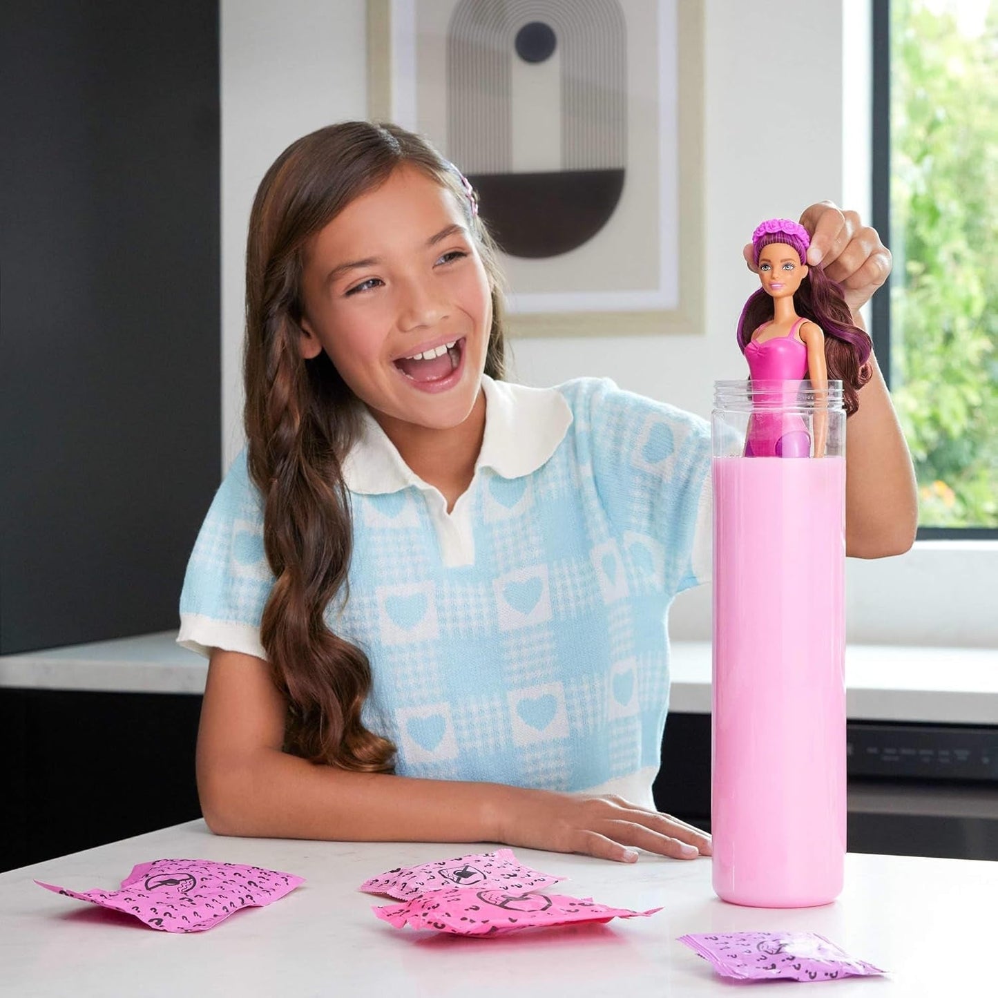 Păpușă Barbie Colour Reveal și accesorii, seria balerină, 6 surprize de desfăcut, inclusiv schimbarea culorii, inspirată de tendința principală de balet (stilurile pot varia), HRK17 Papusi Naty Shop