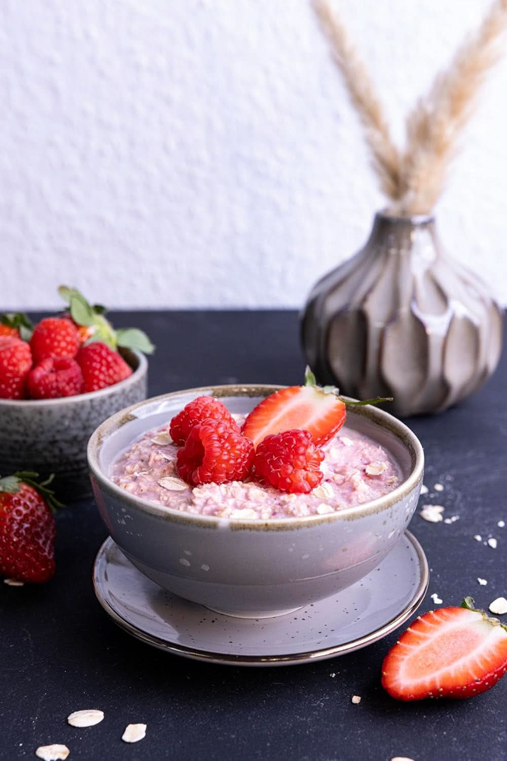 RUF Vegan Porridge Red Berry Oats, Porridge cu căpșuni și zmeură, 60 grame Cereale Naty Shop