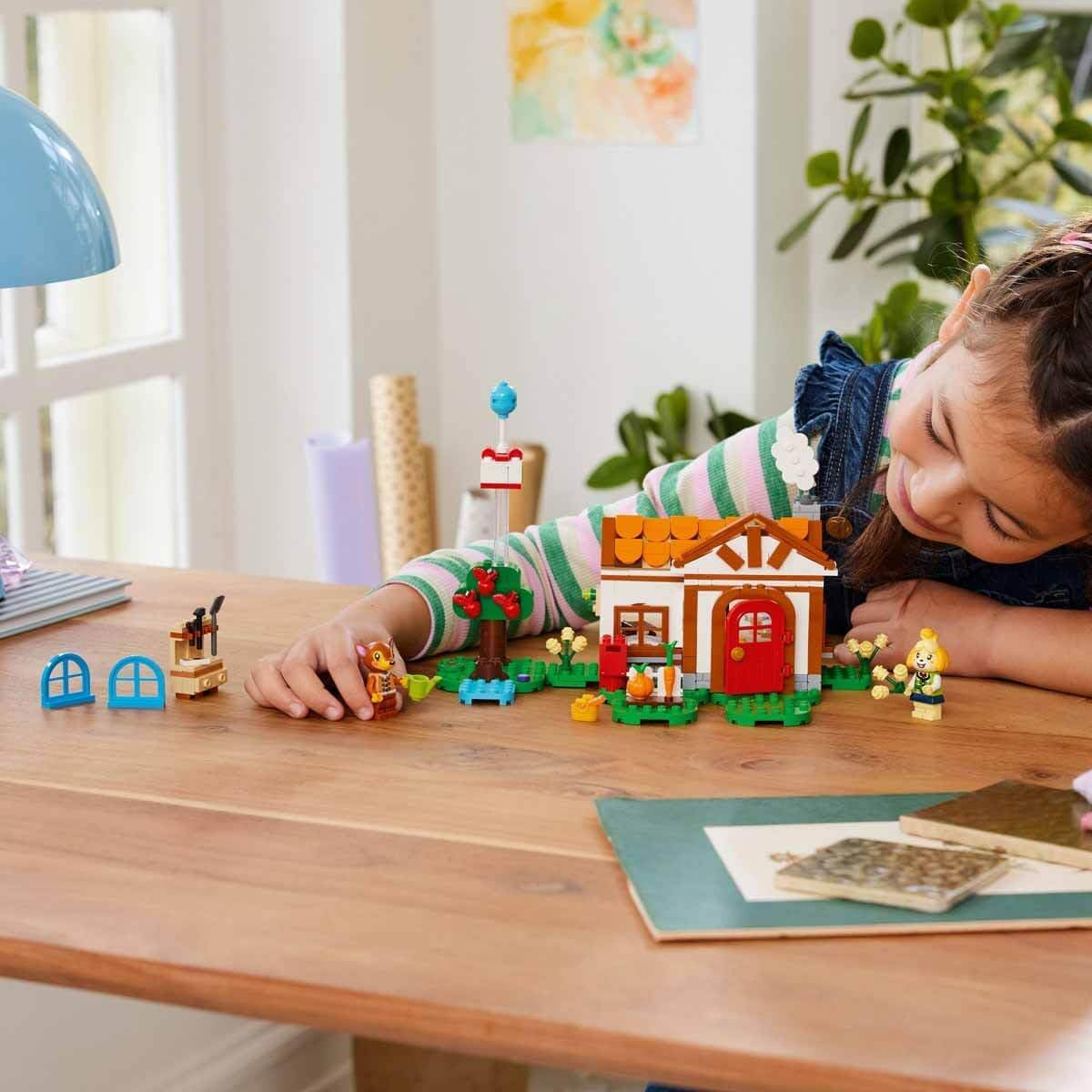 Set LEGO Animal Crossing Nook's Shop și Sophie's House, jucărie creativă pentru copii cu 2 mini figurine din seria de jocuri video, cadou pentru fete și băieți de la 7 ani 77050 Seturi de constructie Besuche den LEGO-Store