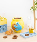 Grupo Erik borcan ceramic pentru biscuiți Sesame Street Cookie Monster - Borcan pentru biscuiți cu capac Mare 21.0 x 27.0 x 22.0 cm Borcan de depozitare cu capac Marfă oficială Sesame Street Cutii depozitare alimente Naty Shop