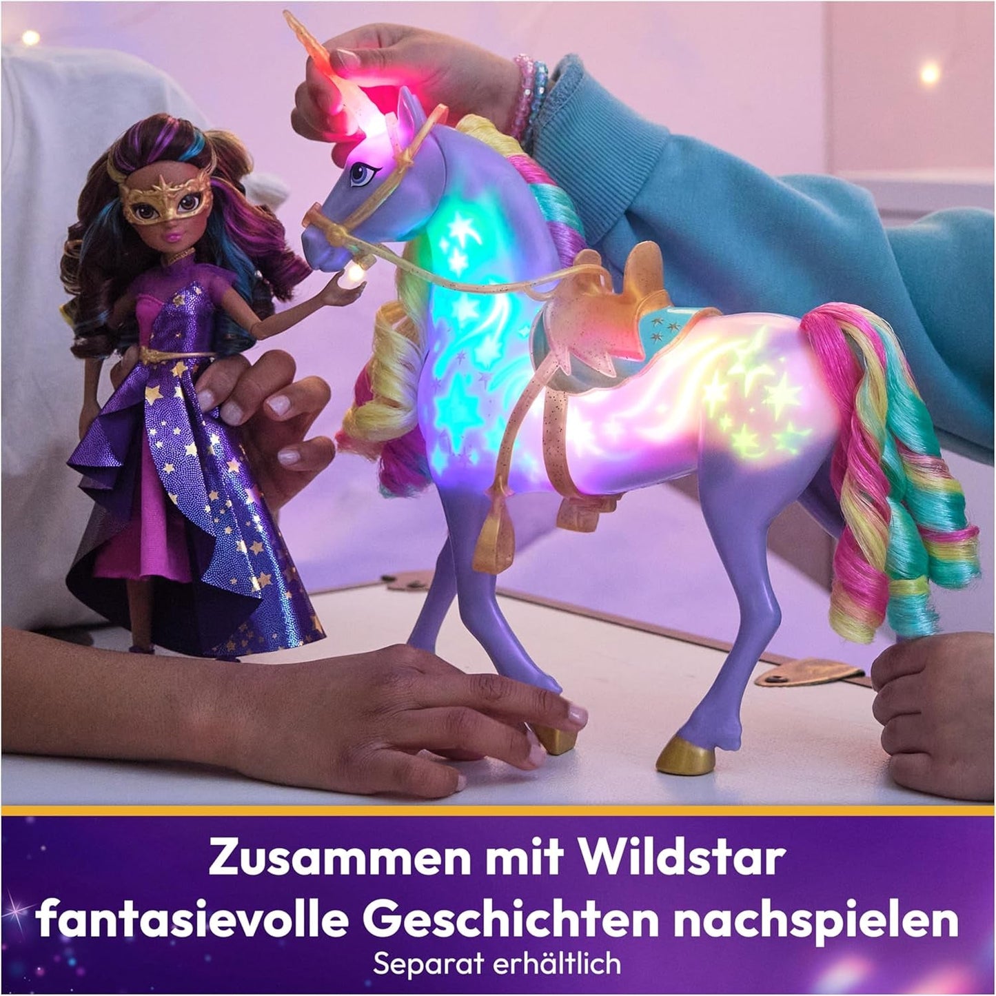 Păpușă Unicorn Academy Deluxe, Bal Mascat - Sophia, păpușă originală din popularul serial Netflix, 24 cm înălțime, cu 2 ținute și accesorii, pentru copii cu vârsta de 4 ani și peste