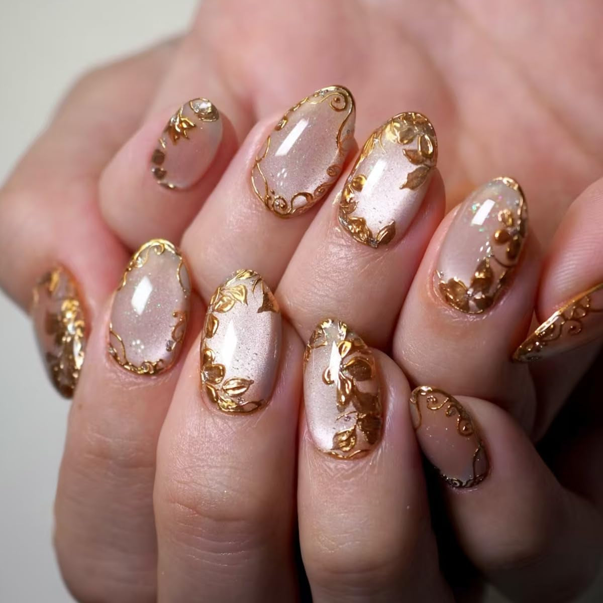 Mouyouglow Unghii False Magnetice Scurte, Roz Migdala Roșu Gradient Sclipici Cat Eye cu Lipici, Unghii Artificiale Roz Roșu Ombre Sclipici Fototerapie Pentru Femei și Fete