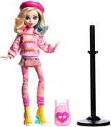 Păpușa și accesorii Monster High Wednesday, figurină de colecție Enid Sinclair roz cu beretă și rucsac, suport pentru păpuși, HXJ05