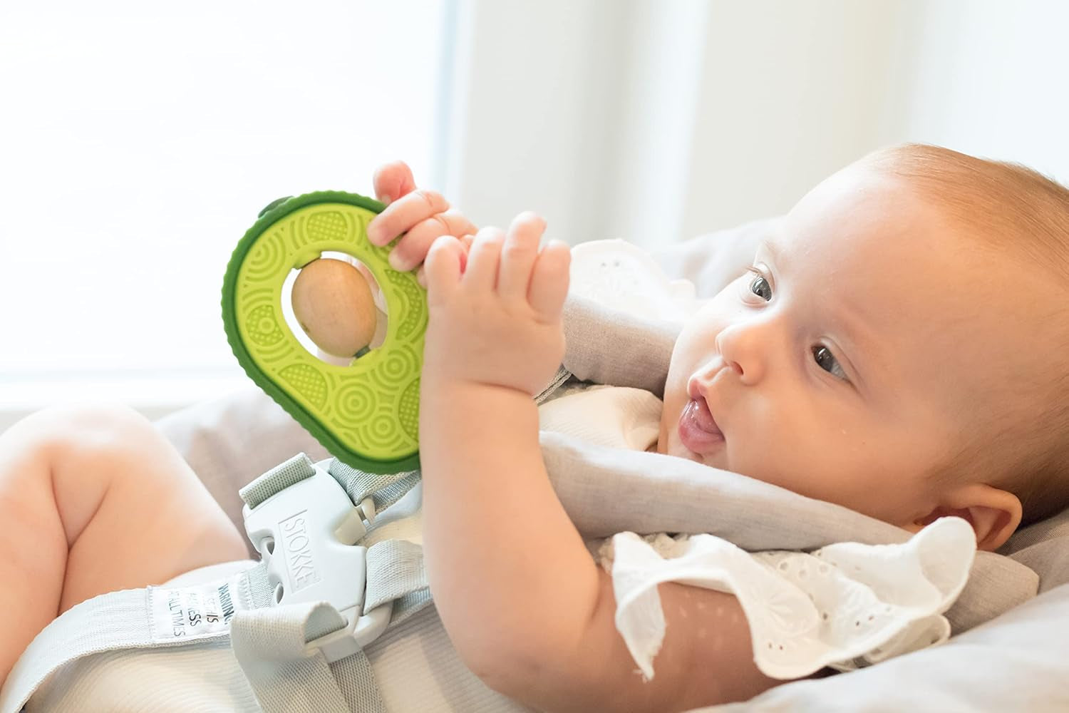 Nuby - Inel de dentiție „Avocado” - Jucărie de dentiție din silicon și lemn - Miez rotativ din lemn - Jucărie de dentiție pentru bebeluși și copii mici - Ajutor pentru dentiție - Fără BPA - 6+ luni