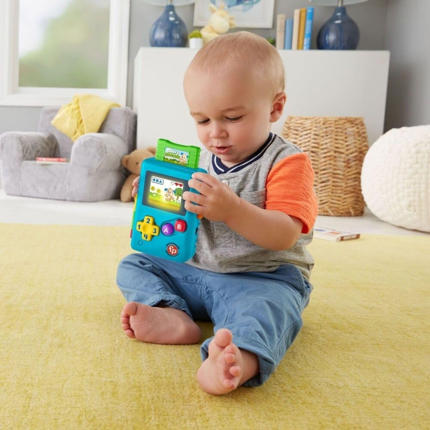 Fisher-Price HBC86 - Learning fun Lil' Gamer, jucărie muzicală de învățare și activitate, versiunea în limba germană, pentru bebeluși și copii mici de la 6 la 36 de luni Jucarii Bebe Naty Shop
