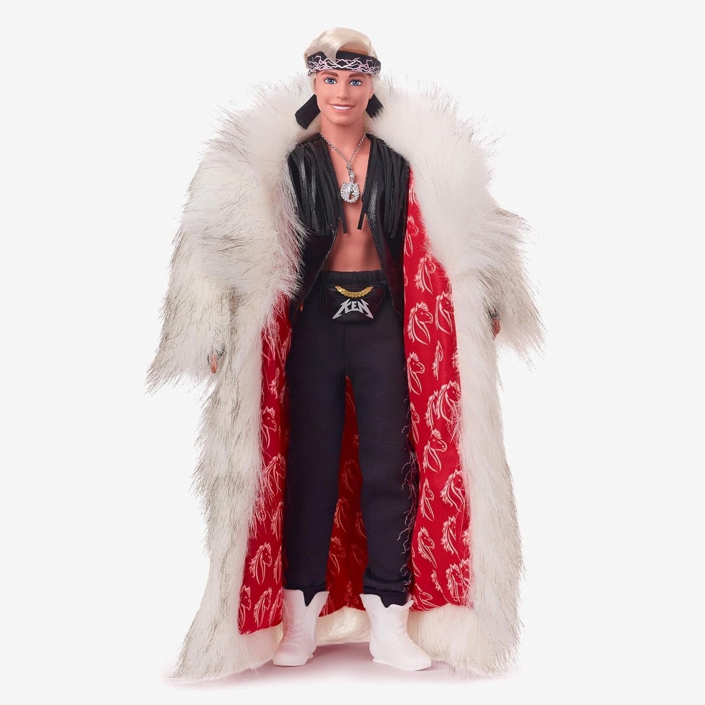 Barbie the Movie păpușă Ken de colecție purtând haină mare din blană artificială și vestă neagră cu franjuri și bandană, HRF31 Papusi Naty Shop