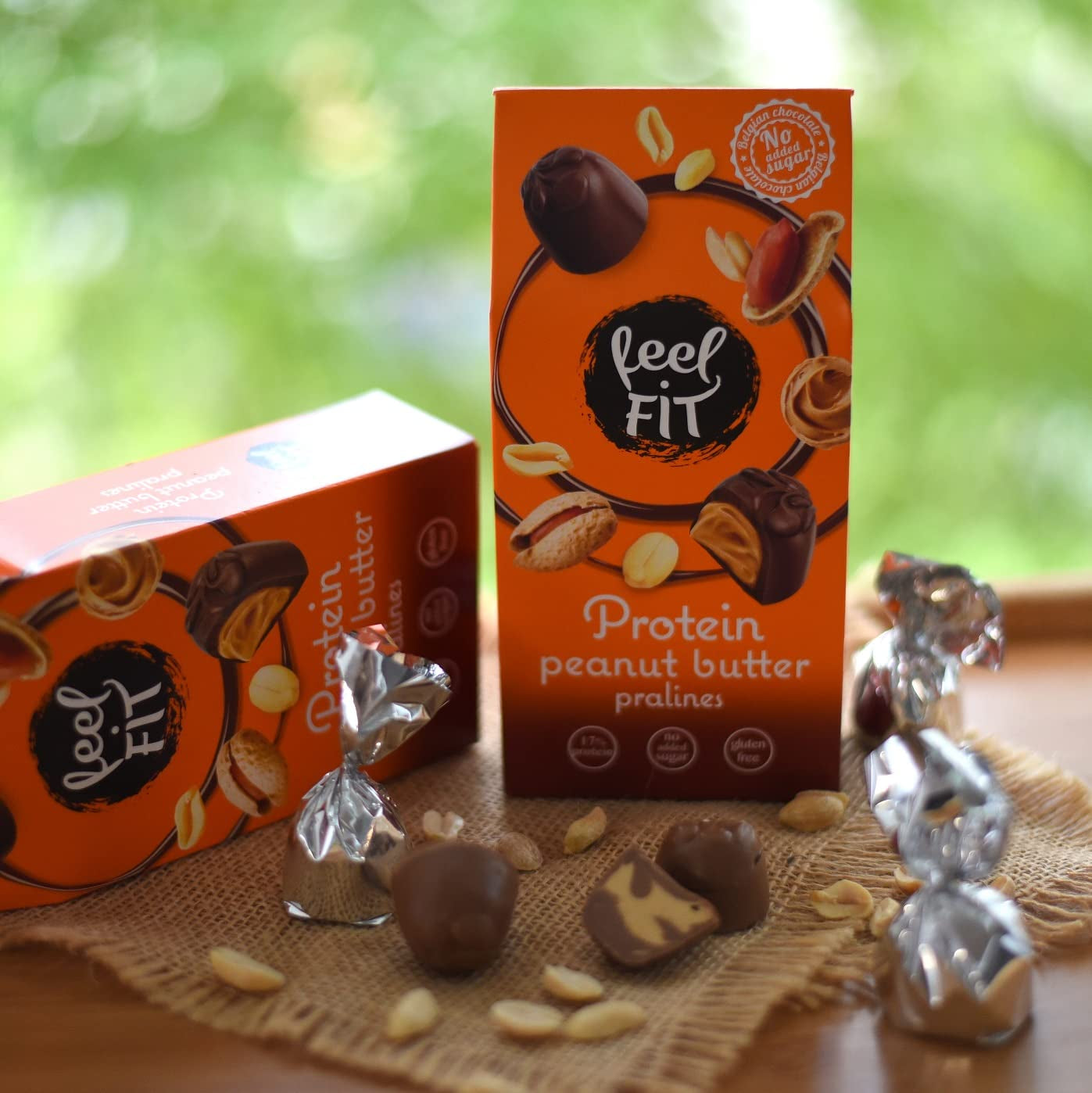 Praline proteice cu unt de arahide Feel FIT în ciocolată cu lapte de înaltă calitate, fără zahăr adăugat, 17% proteine, fără gluten 66 g (1 pachet)