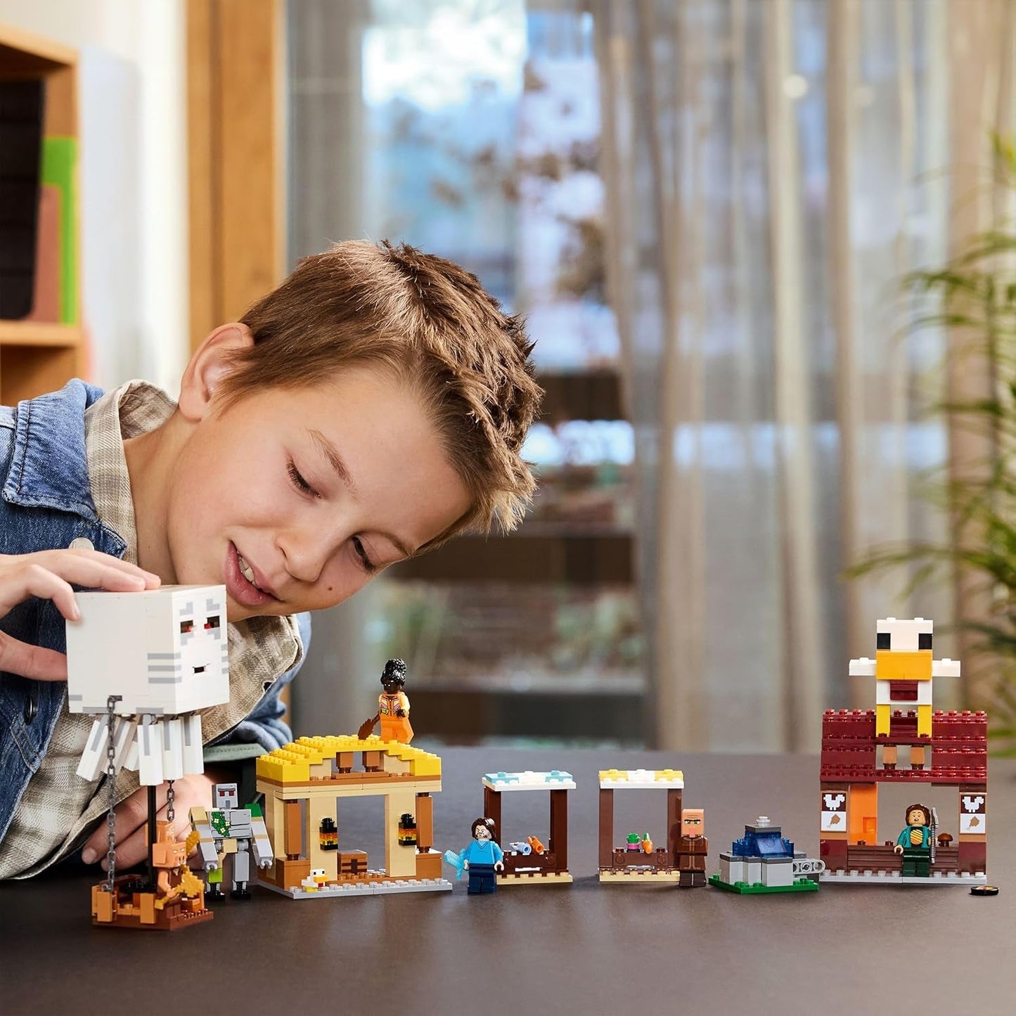 LEGO Minecraft Atacul balonului Ghast - Jucărie gamer pentru copii - Set de construcție pentru jocuri video cu casă, pui și golem - Marfă de film pentru băieți cu vârsta peste 10 ani - 21273 Seturi de constructie Besuche den LEGO-Store